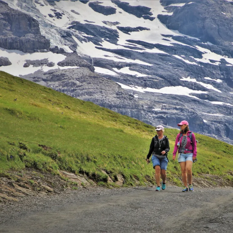 women hiking groups